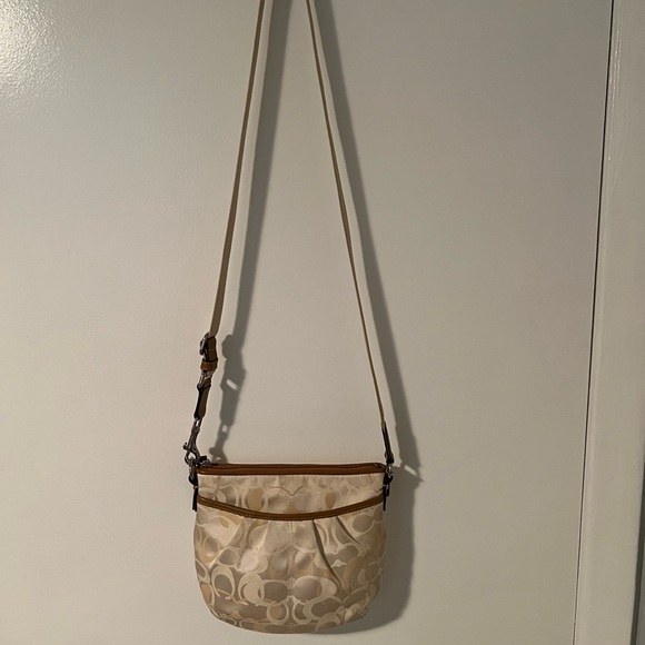 Coach crossbody purse. - Picture 3 of 3